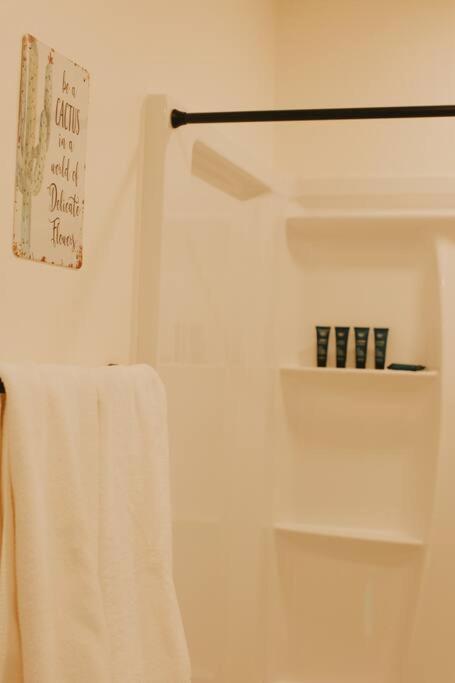 אלבוקרקי Agave Tiny House At Cactus Flower-Hot Tub-Pet Friendly-No Pet Fees! מראה חיצוני תמונה
