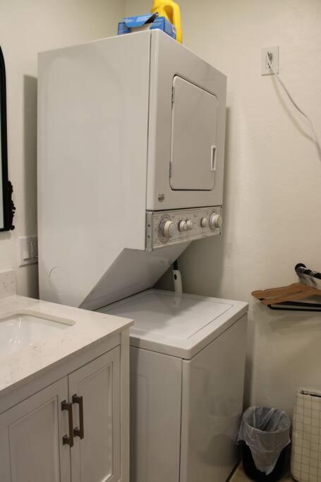 אלבוקרקי Agave Tiny House At Cactus Flower-Hot Tub-Pet Friendly-No Pet Fees! מראה חיצוני תמונה